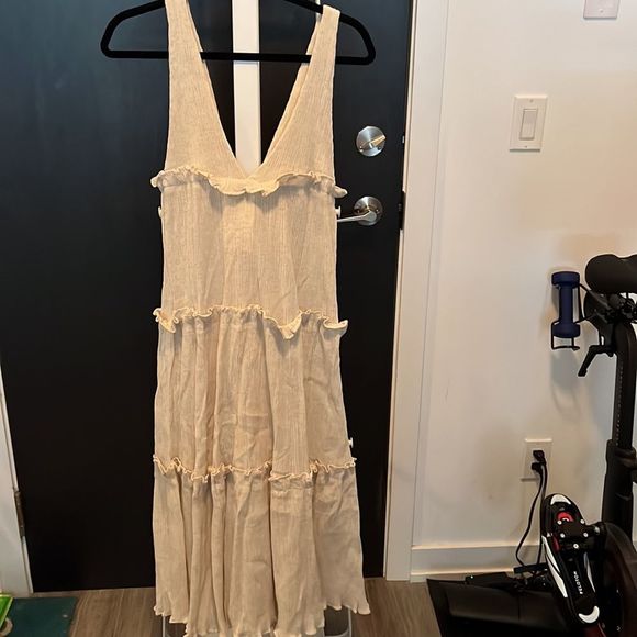 Nwt asos tan colored v neck midi/maxi dress. Size 8 but fits small - Picture 4 of 4